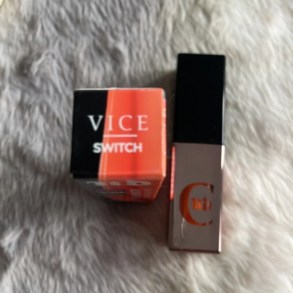 URBAN DECAY WIRED LIP CHEMISTRY LASTING GLASSY TINT
